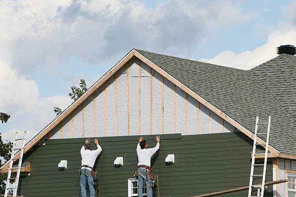 Professional Siding Installation technician working in Edinburg, PA
